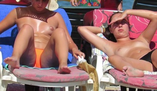 Topless Voyeur Beach Close Up HORNY Teens - Spy-Beach Video